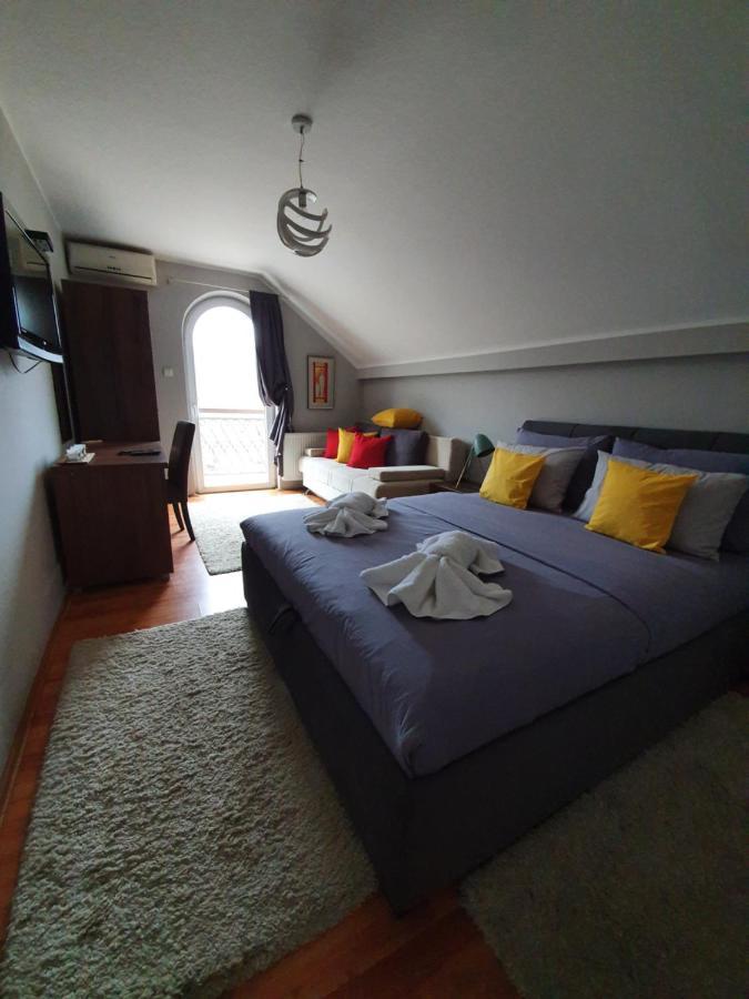 Guest House Mines Vrdnik Esterno foto